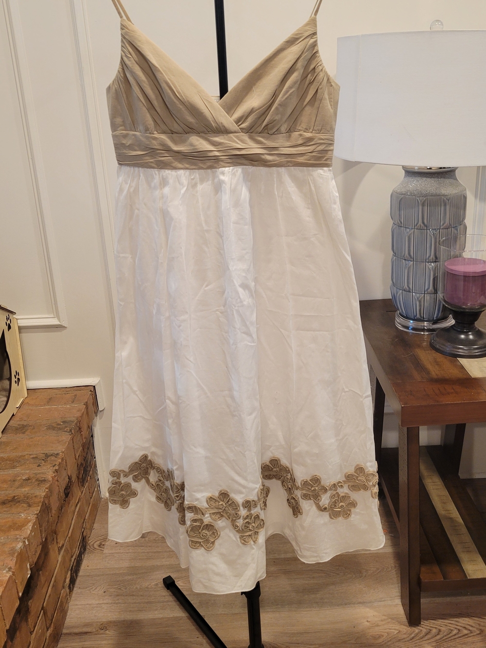 Vintage Y2K Donna Morgan Beige Bodice White Midi Dress with Gold Embroidery